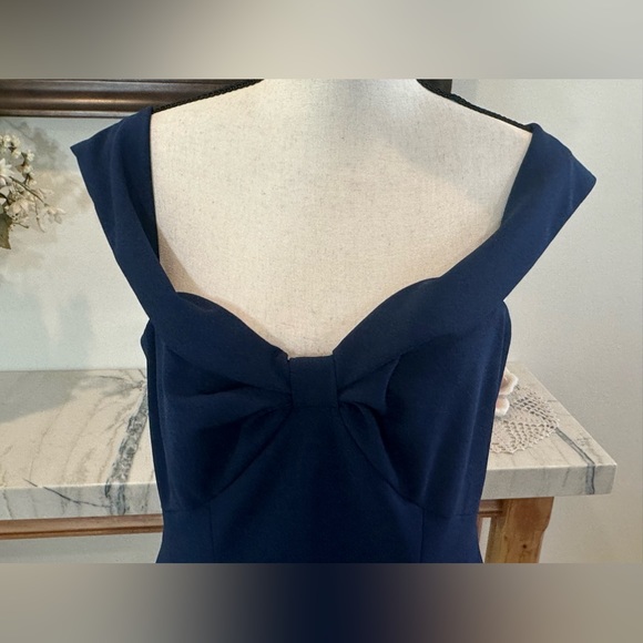 Gal Meets Glam Tyler Off Shoulder Scuba Crepe Dress - Size 10 - Picture 13 of 15